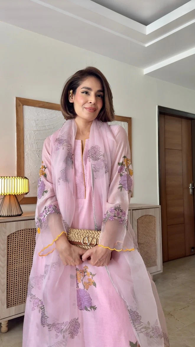 elegant blush pink floral printed tabby organza kurta pant set with dupatta
