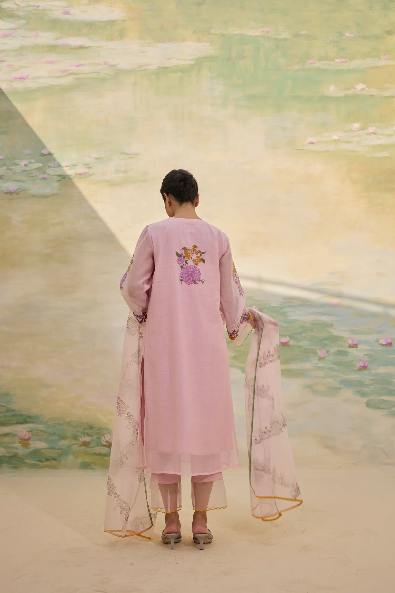 elegant blush pink floral printed tabby organza kurta pant set with dupatta